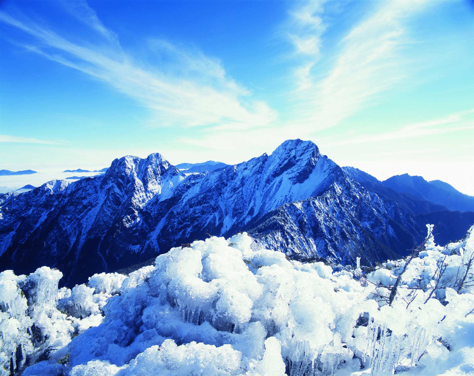 玉山主峰雪景-謝新添攝