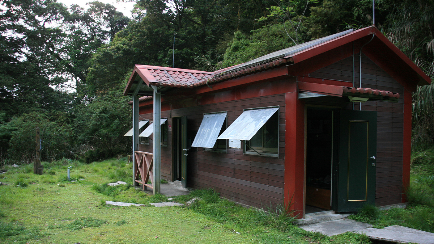 抱崖山屋/營地