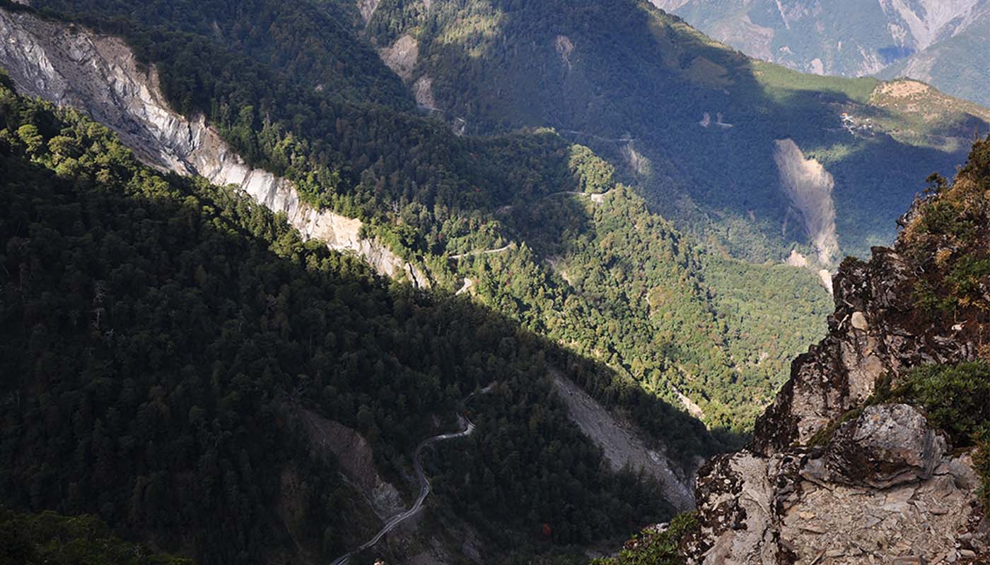 塔關山頂眺望南橫公路