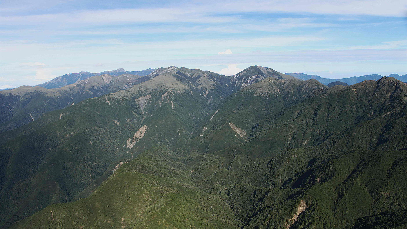 馬利亞文路山(左)馬利加南山(中)馬利加南山北峰(右)-金科國際多媒體有限公司攝