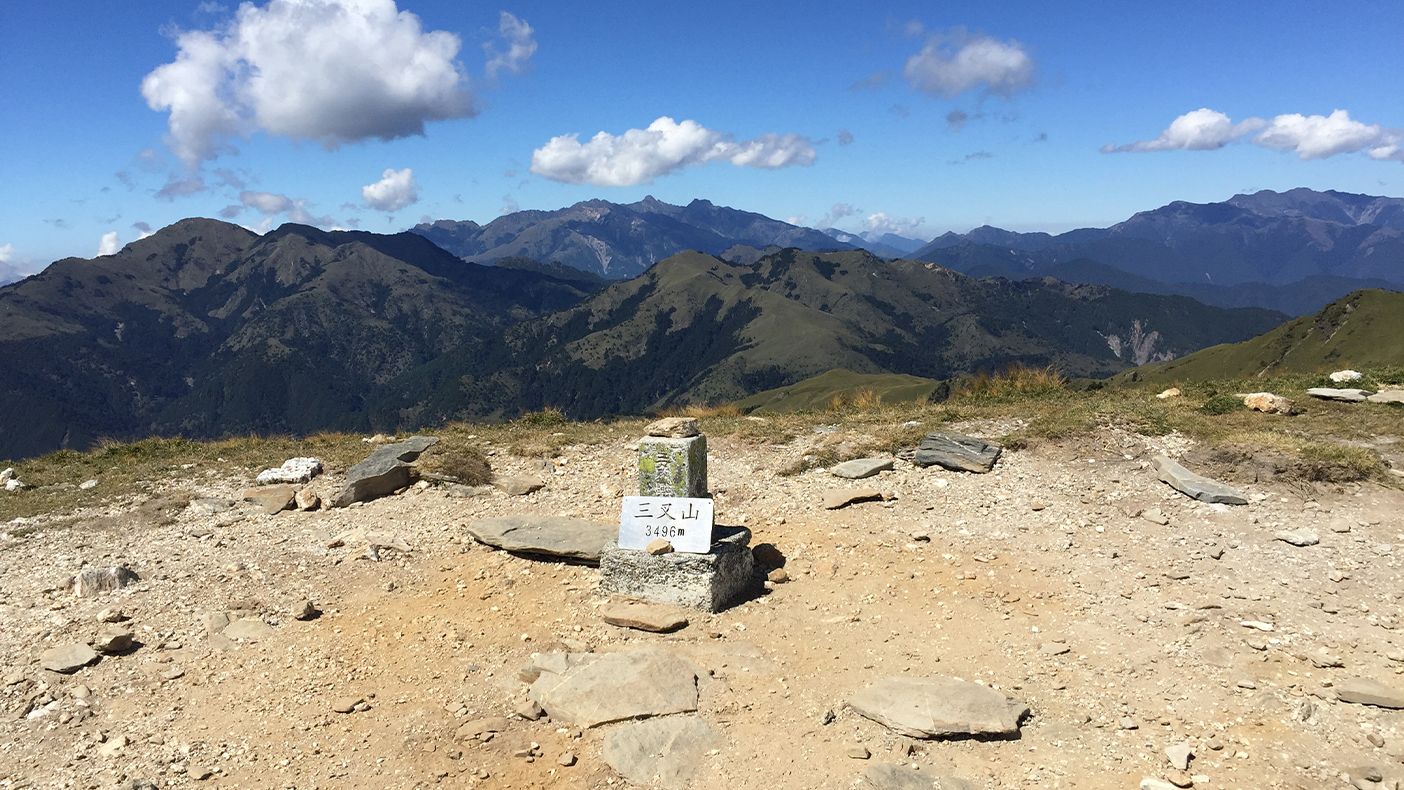 三叉山遠眺雲峰與南雙頭山與玉山群峰