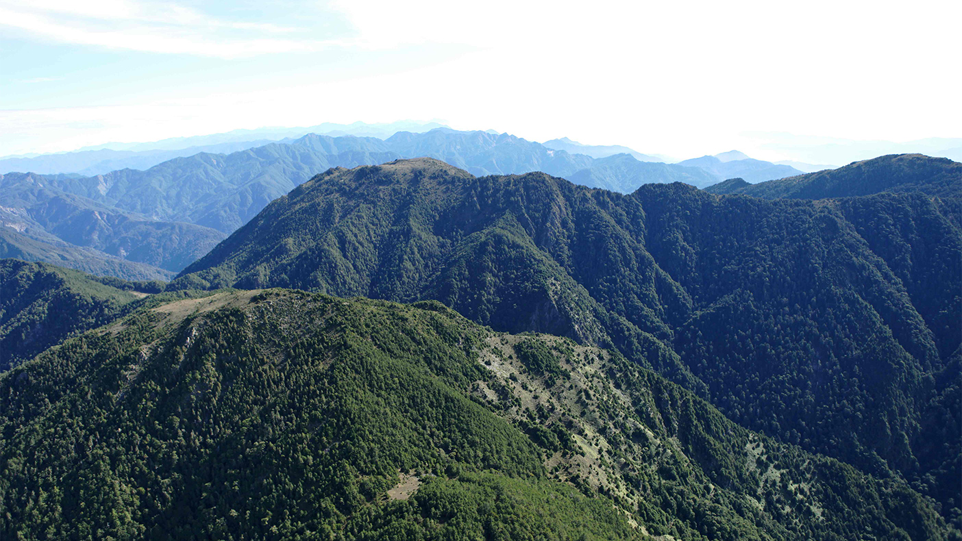 布干山(前)與馬西山(中)-金科國際多媒體有限公司攝