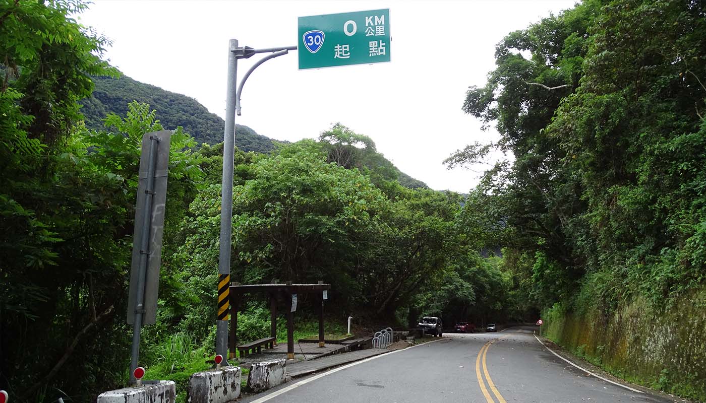 Trailhead of the Eastern Section of Batongguan Traversing Trail (Walami Trail)