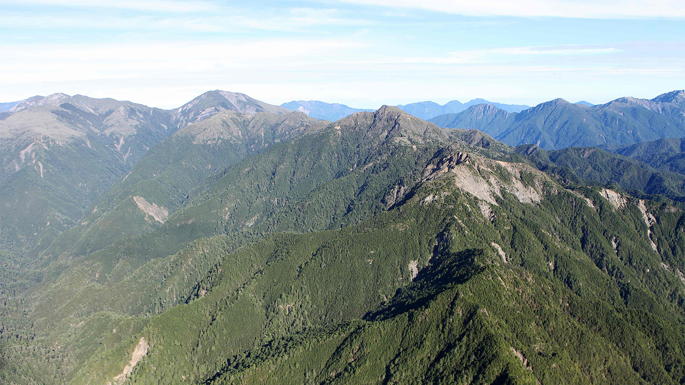 馬博拉斯山(前)馬利亞文路山東峰(中)馬利加南山(後)-金科國際多媒體有限公司攝